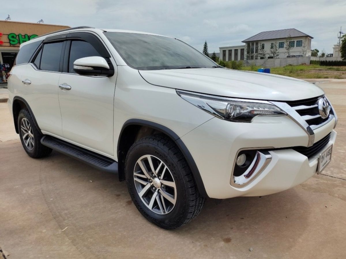 รถเช่าขอนแก่น Toyota Fortuner 7 ที่นั่ง คันจริง